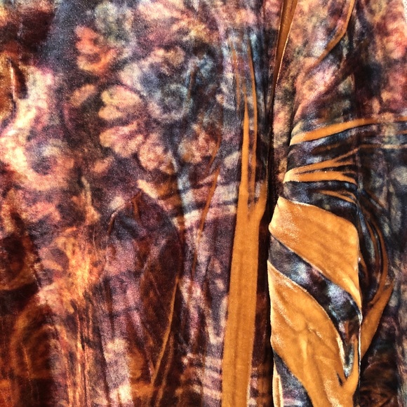 ONE WORLD * Velvety Fall Beaded Top - Picture 6 of 7